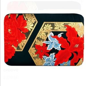 Amuburoshia 15-inch MacBook Pro Sleeve